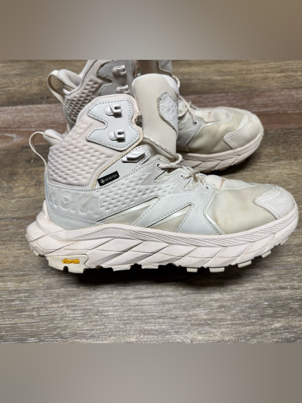 HOKA Anacapa Mid GTX hiking boots